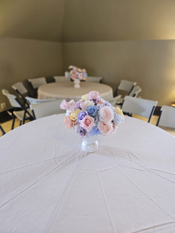 Ceramic vase with floral arrangements (colors can be customized)