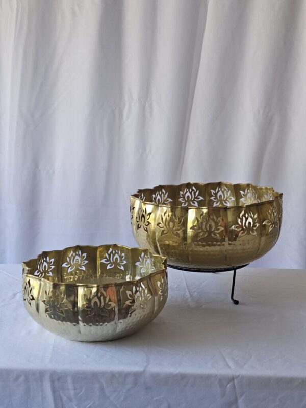 Urli (Size: Large 17 inches wide & 9 inches deep /Small 13 inches wide & 6.8 inches deep)