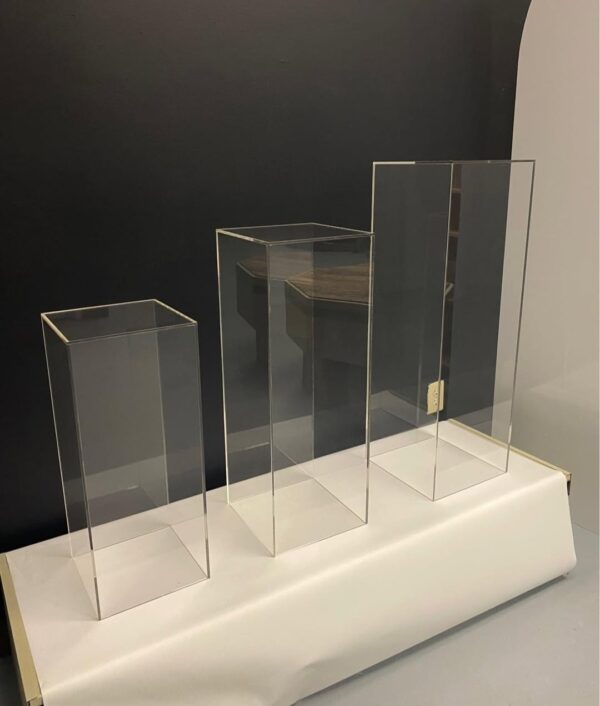 Clear plinths